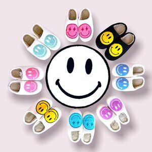 Women's Fuzzy Happy Face Slippers - Brand New Size 4-10